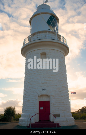 Cape Naturaliste Leuchtturm mit australischer Flagge Stockfoto