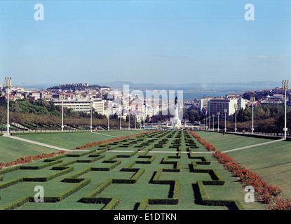 Der Parque Eduardo VII in Lissabon ist ein großer öffentlicher Park im Herzen der Stadt. Es bietet Panoramablick auf Lissabon, üppige Grünflächen und ist ein wichtiges Erholungsgebiet für Einheimische und Touristen. Stockfoto