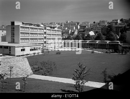 Die Gebäude der Associação Académica da Universidade de Coimbra befinden sich in der Universität Coimbra in Portugal. Die architektonischen Strukturen dienen als Symbol der Studentenorganisation und ihrer kulturellen Bedeutung im akademischen Leben Coimbras. Stockfoto