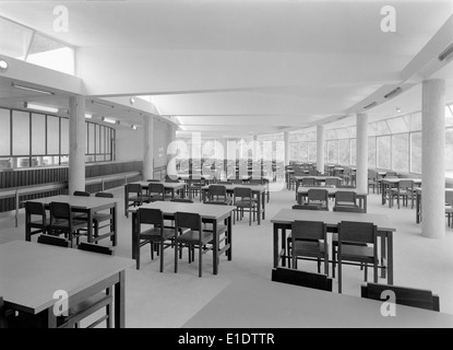 Die Associação Acadêmica da Universidade de Coimbra in Portugal ist ein architektonischer Gebäudekomplex, der als studentenwerk für eine der ältesten Universitäten Europas dient und von Horácio Novais erobert wurde. Stockfoto