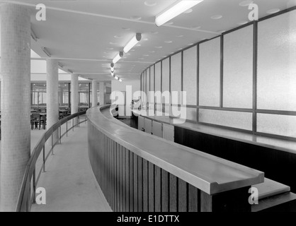 Die Gebäude der Associação Académica da Universidade de Coimbra in Portugal repräsentieren die lange Geschichte und kulturelle Bedeutung der Studentenorganisationen an der Universität. Diese Strukturen sind integraler Bestandteil des Studierendenlebens und der akademischen Traditionen der Universität. Stockfoto