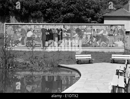 Dieses Foto zeigt die Gebäude der Associação Acadêmica da Universidade de Coimbra, fokussiert auf die akademischen Strukturen der Universität, fotografiert von Horácio Novais. Stockfoto