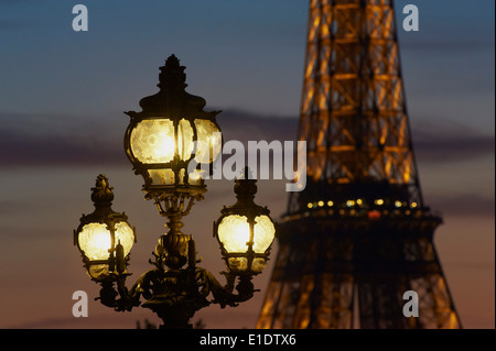 Frankreich, Paris, Paris Licht und Eiffelturm bei Nacht Stockfoto