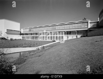 Die Edifícios da Associação Académica da Universidade de Coimbra in Coimbra, Portugal, sind ikonische Strukturen, die mit dem akademischen und kulturellen Leben der Universität von Coimbra verbunden sind. Sie dienen als Räume für Studierende und sind Teil des historischen Vermächtnisses der Universität. Stockfoto