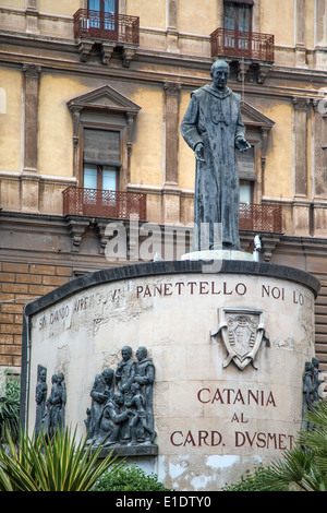 Denkmal der selige Kardinal Giuseppe Benedetto Dusmet in Catania Stockfoto