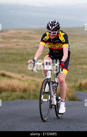 Trog von Bowland, Lancaster, UK 1. Juni 2014.  Le Terrier sportlich.  Drei Routen, die Übernahme in Jubilee Tower und den Trog Bowland mit einer Spaltung bei Dunsop Bridge und dann bis Wildschwein fiel Chipping an den Anstiegen des Jeffery Hill und Waddington fiel und auf der Aufgabestation am Slaidburn.  Die lange Strecke ging über Bowland Knoten mit einer großen Schleife zurück zum Slaidburn mit fantastischer Aussicht, Landschaft und ruhige Gassen.  Bildnachweis: Conrad Elias/Alamy Live-Nachrichten Stockfoto