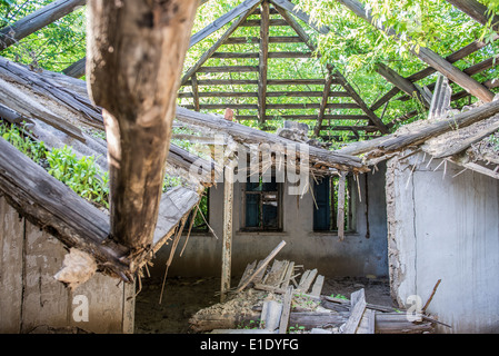 Ruinen von Fedorovych Janukowitsch (ehemalige ukrainische Präsident) Haus in Yenakiieve, Oblast Donezk, Ukraine Stockfoto