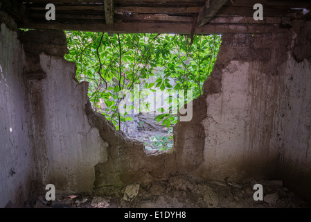 Ruinen von Fedorovych Janukowitsch (ehemalige ukrainische Präsident) Haus in Yenakiieve, Oblast Donezk, Ukraine Stockfoto