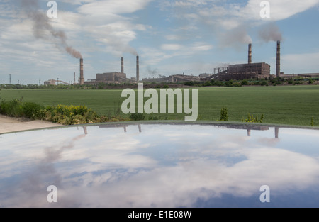 Metallurgical kombinieren Azovstal Iron & Steel Works - Teil der metallurgischen Division (Metinvest Group) in Mariupol, Ukraine Stockfoto