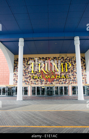 Ein Blick auf die Trump-Schriftzug im Taj Mahal Hotel and Casino in Atlantic City, New Jersey Stockfoto