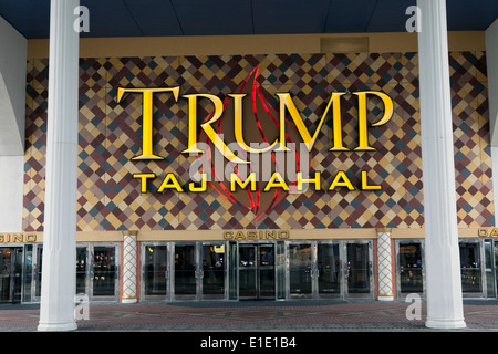 Ein Blick auf die Trump-Schriftzug im Taj Mahal Hotel and Casino in Atlantic City, New Jersey Stockfoto