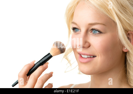 Closeup Make-up auftragen einer blonden Frau Stockfoto