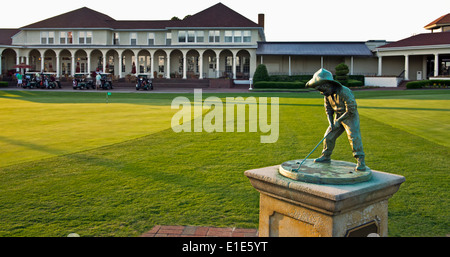 Die "Putter Boy" Sonnenuhr Skulptur im Pinehurst Resort and Country Club in Pinehurst, North Carolina Stockfoto