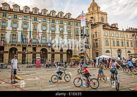 Turin, Italien. 1. Juni 2014. Italien-Turin "goes 1. Juni 2014 der Sport auf dem Platz in Turin". Turin wurde gewählt, als die Kulturhauptstadt Sport 2015 - Fahrrad in Piazza Castello Credit: wirklich Easy Star/Alamy Live News Stockfoto