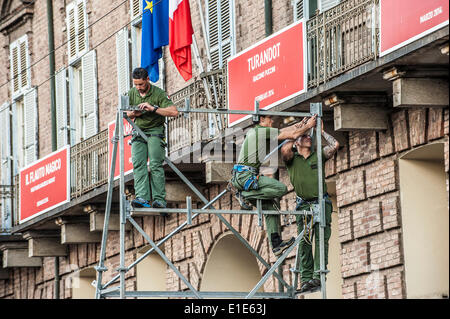 Italien-Turin 1. Juni 2014 Veranstaltung "Sport geht auf dem Platz in Turin". Turin wurde gewählt als Kulturhauptstadt Sport 2015 - die Veranstaltung beendet hat und zerlegt Sportgeräte Stockfoto