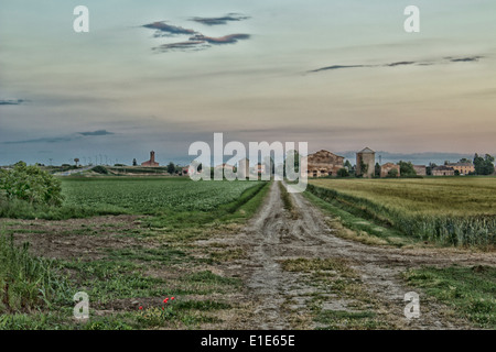 Zerstörten Bauern Häuser im italienischen Landschaft Stockfoto