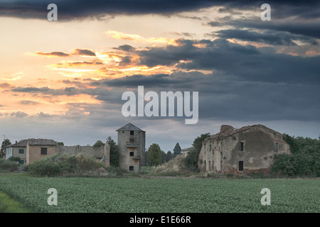 Zerstörten Bauern Häuser im italienischen Landschaft Stockfoto