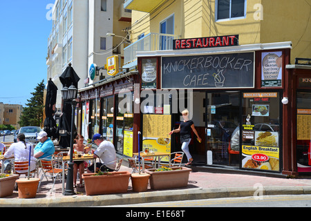 Strassencafé, Qawra (Il-Qawra), St. Pauls Bay (San Pawl il-Baħar), Northern District, Malta Majjistral, Republik Malta Stockfoto