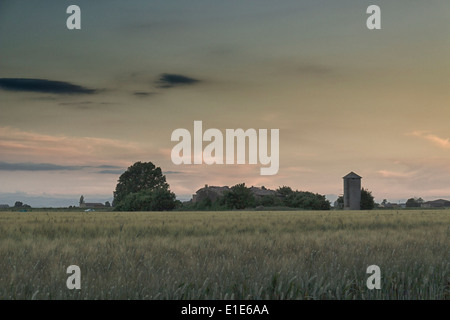 Zerstörten Bauern Häuser im italienischen Landschaft Stockfoto