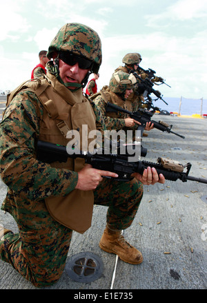 US Marine Lieutenant Colonel Chris S. Richie, Kommandierender Offizier der Special-Purpose Marine Air-Ground Task Force anhaltende Versprechen 201 Stockfoto