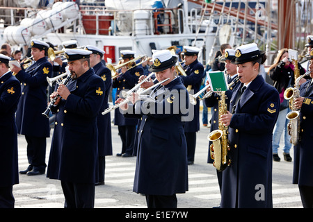 die argentinische Marine Band führen während in Ushuaia, Argentinien Teil des Velas parlamentarische 2014 Stockfoto