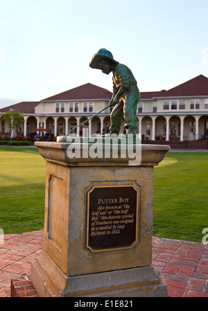 Die "Putter Boy" Sonnenuhr Skulptur im Pinehurst Resort and Country Club in Pinehurst, North Carolina Stockfoto