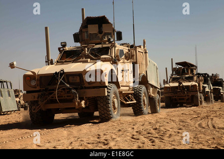 US-Marines aus Lima Unternehmen, 3. Bataillon, 5. Marineregiment, Regimental Combat Team 2, Konvoi-Operationen in Sang Stockfoto