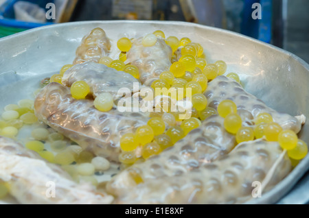 gelben Laich der Riesenwels am Markt Stockfoto