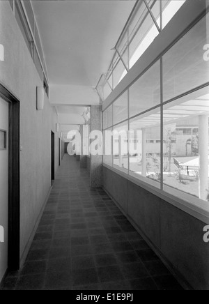 Die Gebäude der Associação Académica da Universidade de Coimbra in Portugal sind historische Strukturen, die mit dem kulturellen und akademischen Erbe der Universität verbunden sind. Stockfoto