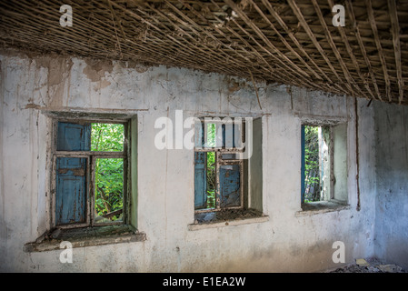 Ruinen von Fedorovych Janukowitsch (ehemalige ukrainische Präsident) Haus in Yenakiieve, Oblast Donezk, Ukraine Stockfoto