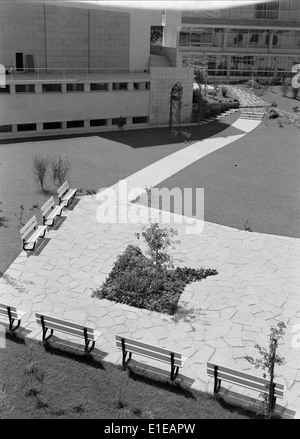 Die Gebäude der Associação Académica da Universidade de Coimbra in Portugal sind ikonische Bauten, die eng mit der reichen akademischen und kulturellen Geschichte der Universität verbunden sind. Stockfoto
