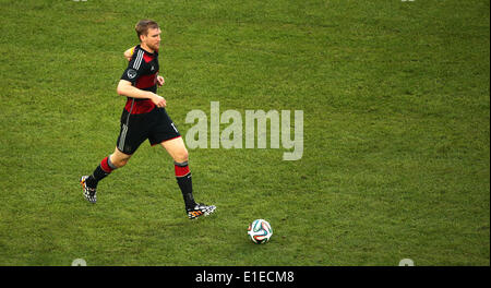 Deutschlands Per Mertesacker in Aktion beim Freundschaftsspiel zwischen Deutschland und Kamerun im Borussia-Park-Stadion in Mönchengladbach, 1. Juni 2014. Foto: Rolf Vennenbernd/dpa Stockfoto