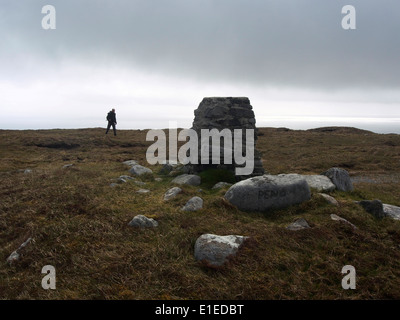 Trigonometrischen Punkt Gipfel des Carnan, Mingulay, Schottland Stockfoto