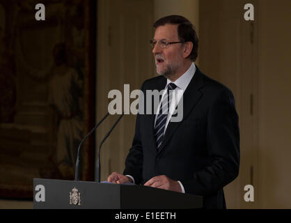 Madrid. 2. Juni 2014. Spaniens Premier Mariano Rajoy spricht auf einer Pressekonferenz in Madrid, Spanien am 2. Juni 2014. Spaniens Premier Mariano Rajoy angekündigt am Montag, die König Juan Carlos beschlossen hatte, nach fast 39 Jahren auf den Thron zu verzichten. Bildnachweis: Daniel/Xinhua/Alamy Live-Nachrichten Stockfoto