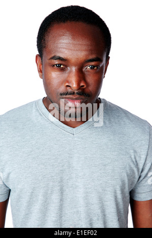 Porträt eines durchdachten afrikanischen Mannes isoliert auf weißem Hintergrund Stockfoto