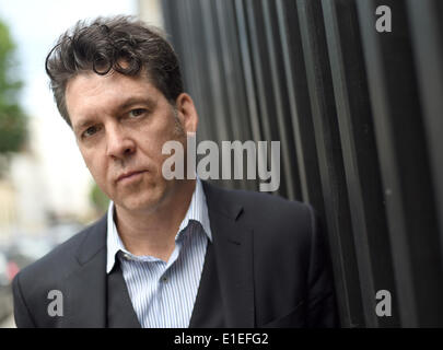 Berlin, Deutschland. 30. Mai 2014. US-Musiker Joe Henry posiert in Berlin, Deutschland, 30. Mai 2014. Sein neue Album "Unsichtbare Hour" wurde am 30. Mai veröffentlicht. Foto: BRITTA PEDERSEN/Dpa/Alamy Live News Stockfoto