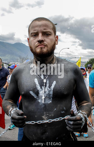 Caracas, Venezuela. 1. Juni 2014. Ein Anti-Regierungs-Demonstranten besucht einen Protest gegen Baruta Township, in Miranda Zustand, östlich von Caracas, Venezuela, am 1. Juni 2014. © Manuel Hernandez/Xinhua/Alamy Live-Nachrichten Stockfoto