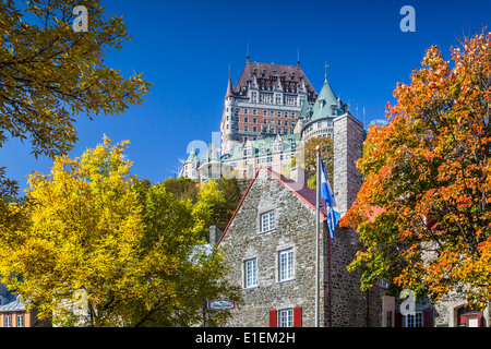 Fairmont Chateau Frontenac und die historischen Gebäude der Unterstadt in der Altstadt von Quebec, Quebec Stadt, Quebec, Kanada. Stockfoto