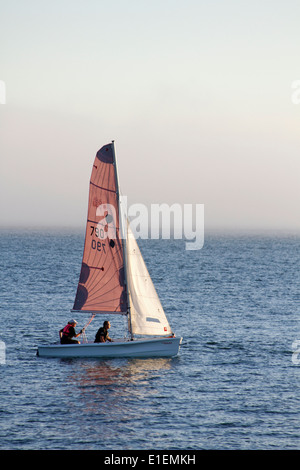 Segelboot bei Lee auf Solent, Hampshire, England, UK Stockfoto