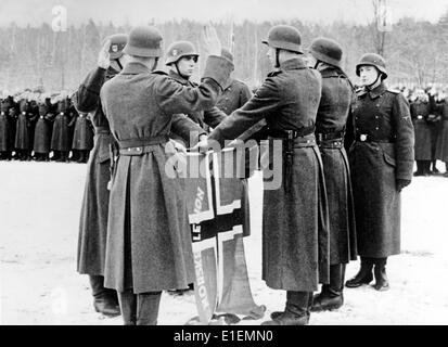 Das Bild aus einem Nazi-Nachrichtenbericht zeigt die Vereidigung norwegischer Freiwilliger in die "Norske Legion" der Waffen-SS an der Ostfront in Szczecin, Polen, im Januar 1942. Fotoarchiv für Zeitgeschichtee - KEIN KABELDIENST Stockfoto