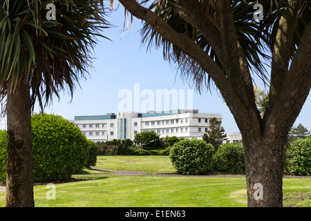 Das Midland Hotel umrahmt von Palmen, Morecambe Lancashire England UK Stockfoto