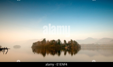 Morgenlicht auf Derwent Water im Lake District, Cumbria, England UK Stockfoto