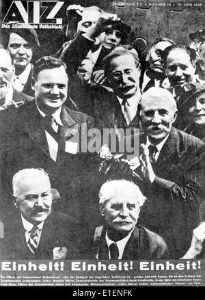 Auf der Titelseite der AIZ (bebilderte Arbeitnehmerzeitung) vom 10. Juni 1936 sind der Generalsekretär der Kommunistischen Partei Frankreichs (Parti communiste francais/PCF), Maurice Thorez (2. Reihe L), der Vorsitzende der Sozialistischen Partei (Section francaise de l Internationale ouvrière, SFIO) und der erste sozialistische Premierminister Frankreichs nach den Wahlen 1936 zu sehen. Leon Blum (2. Reihe mit erhobener Faust) und der kommunistische Senator von Paris, Marcel Cachin (2. Reihe R) als Anführer des Populärs der Front, der Vereinigung der französischen linken Parteien. Fotoarchiv für Zeitgeschichtee - KEIN KABELDIENST Stockfoto