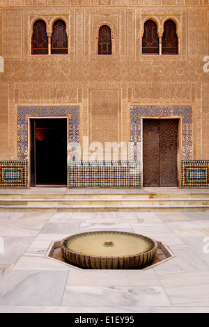 Rechnungshof der goldene Saal (Patio del Cuarto Dorado) in La Alhambra, Granada, Spanien. Stockfoto