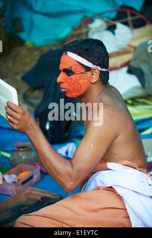 Indien, Bundesstaat Kerala, herum Kannur, Teyyam Zeremonie, Gott abbildende Stockfoto