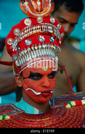 Indien, Bundesstaat Kerala, herum Kannur, Teyyam Zeremonie, Gott abbildende Stockfoto