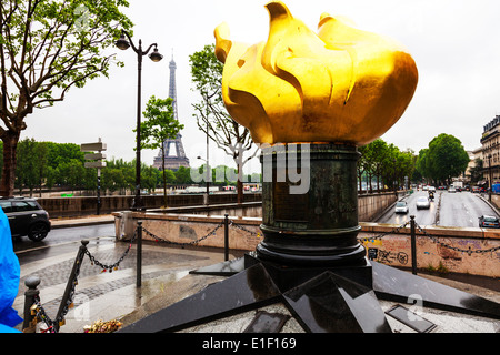 Liberty-Flamme zum Gedenken an französischen Widerstand auch inoffizielle Gedenkstätte für Prinzessin Diana Place de l Alma Paris Frankreich Stockfoto