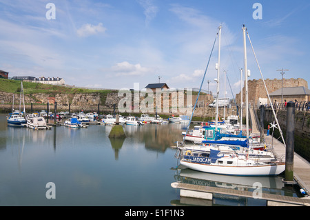 Boote vor Anker in der Marina in Seaham Harbour North East England, UK Stockfoto