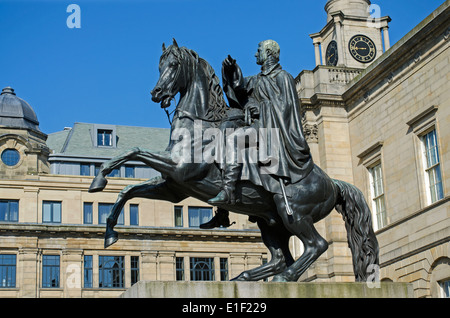 Die Statue des Herzogs von Wellington am östlichen Ende der Princes Street, Edinburgh, Schottland, Großbritannien. Stockfoto