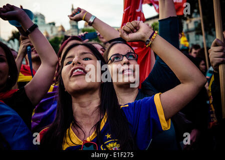 Barcelona, Spanien. 2. Juni 2014.  Eine republikanische Demonstrant ruft Parolen gegen die spanische Monarchie in Barcelona Credit: Matthi/Alamy Live-Nachrichten Stockfoto